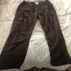 Brown, koi Lindsey scrub pant